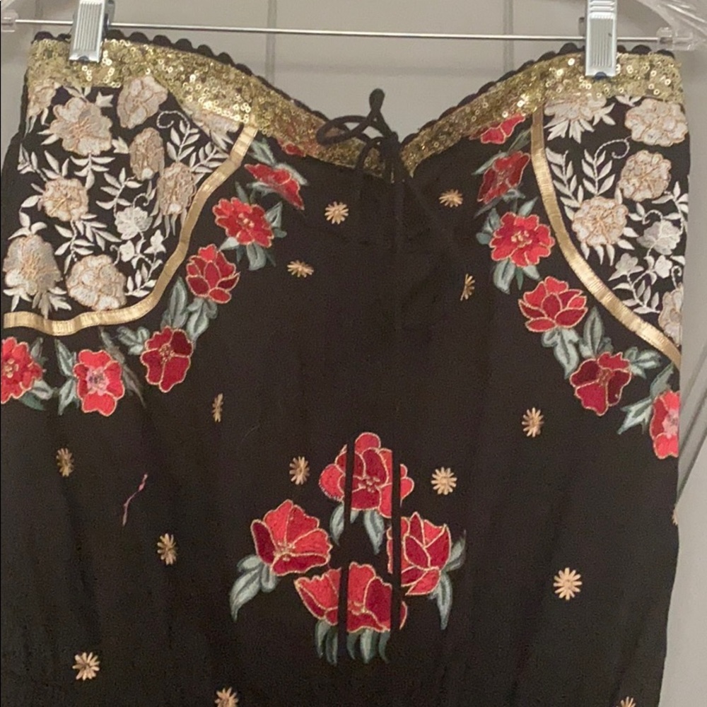 Adorable strapless ornate sundress